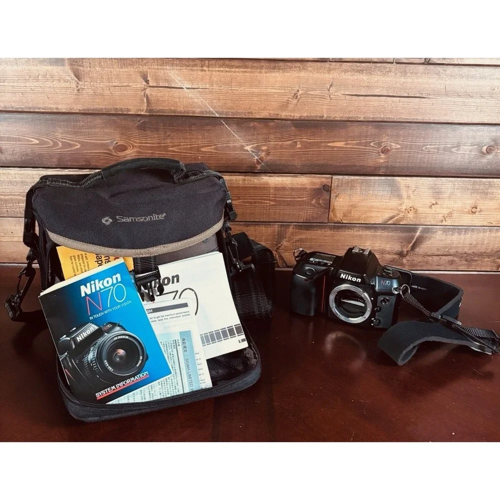 Nikon N70 35mm Film SLR Nikon AF Nikkor 35-80mm Lens Untested Includes Bag